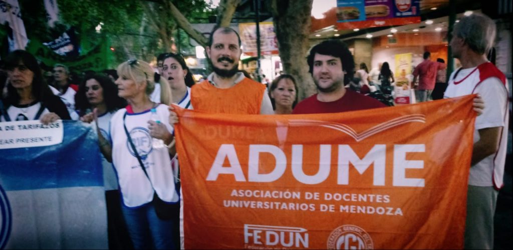 ADUME participó de la «Marcha de las Antorchas» contra las políticas de ajuste