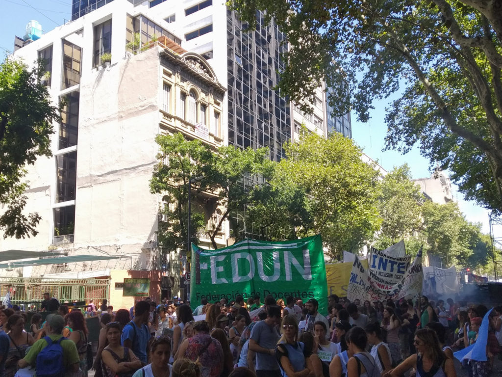 Contra el ajuste en Educación: Alto acatamiento al Paro General Educativo y multitudinaria movilización  a Plaza de Mayo