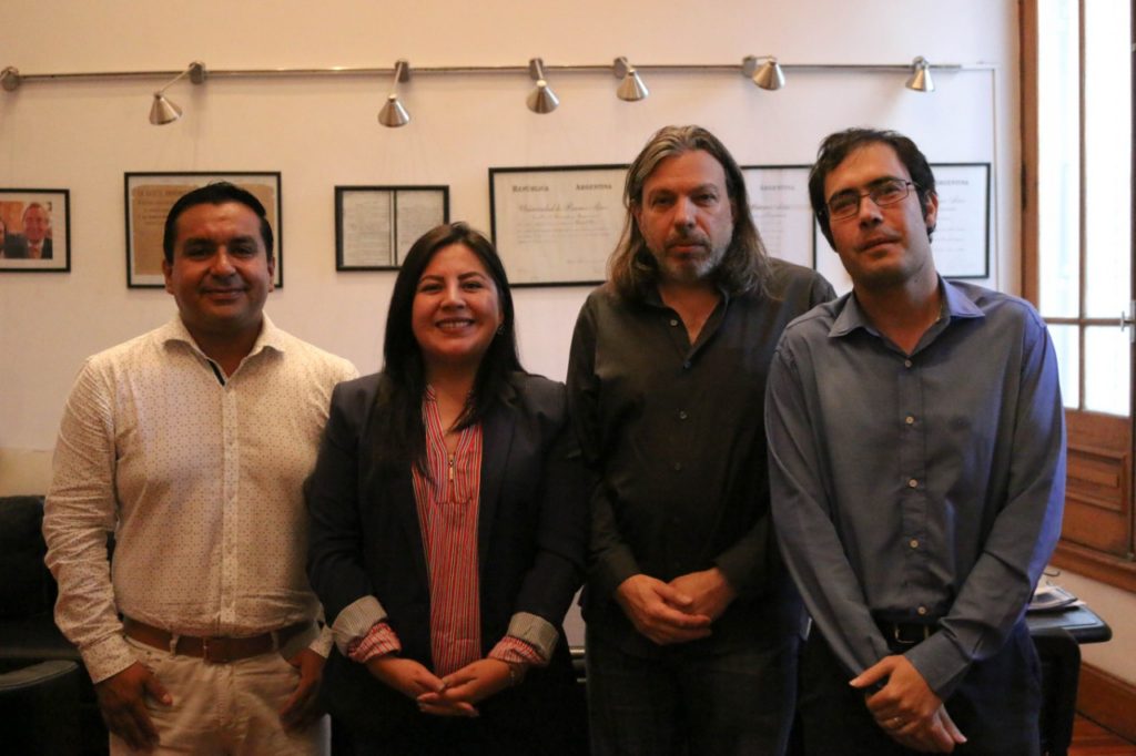 Diálogo sobre políticas públicas con compañeros ecuatorianos