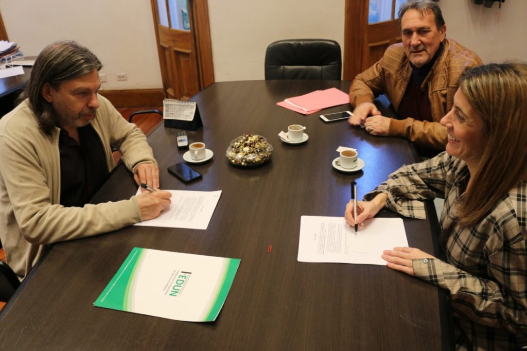 FEDUN firmó un convenio de capacitación para docentes con la UNLC
